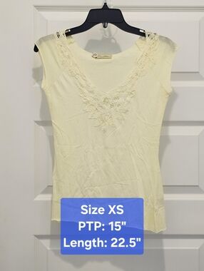 Sweetees Yellow Lace V-Neck Sleeveless Top XS Battenberg Boho, Minor Flaw